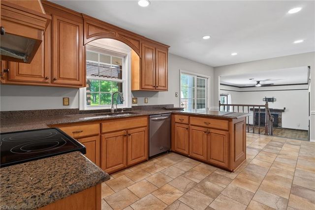 101 Cobia DR, Yorktown, VA 23692