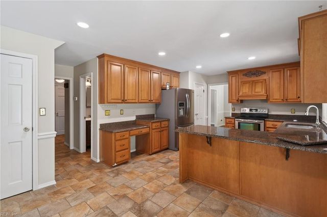 101 Cobia DR, Yorktown, VA 23692