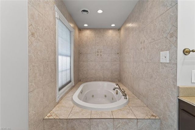 101 Cobia DR, Yorktown, VA 23692