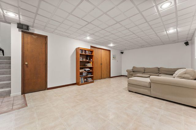 1034 N 350 E, Chesterton, IN 46304