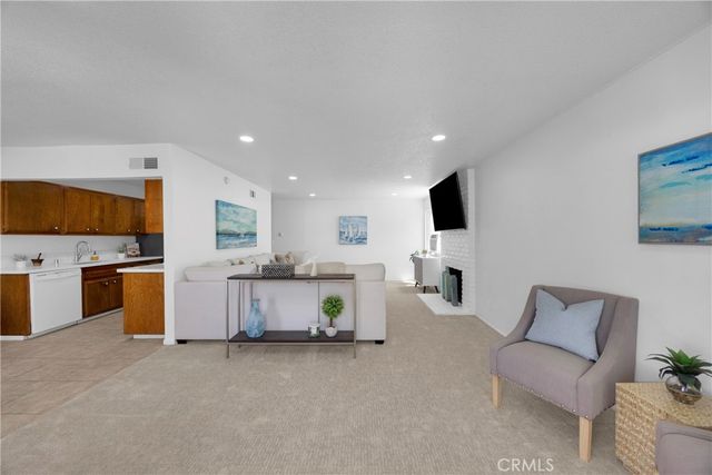 8350 E Blithedale, Long Beach, CA 90808