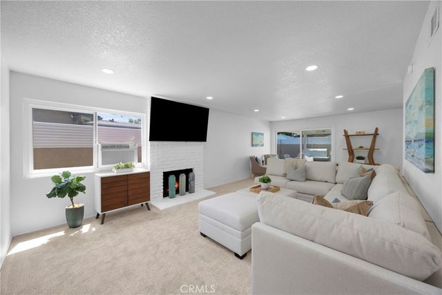 8350 E Blithedale, Long Beach, CA 90808
