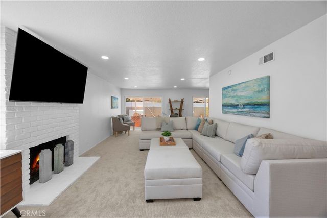 8350 E Blithedale, Long Beach, CA 90808
