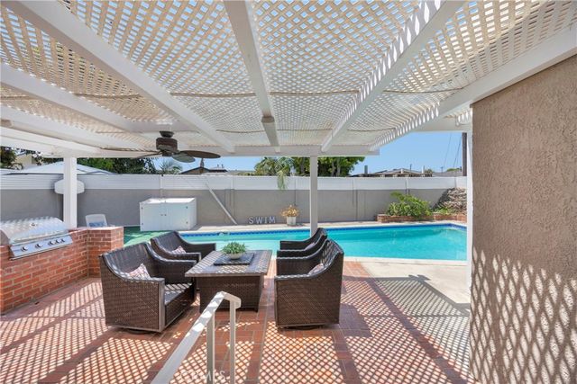 8350 E Blithedale, Long Beach, CA 90808