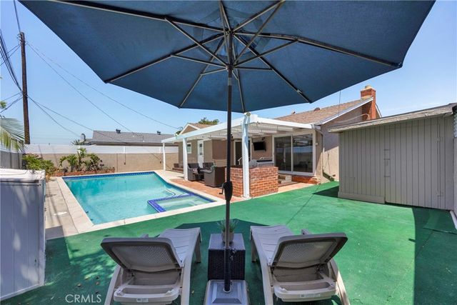 8350 E Blithedale, Long Beach, CA 90808
