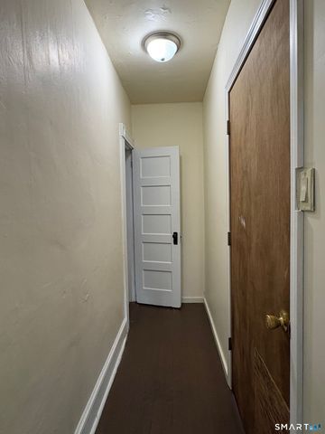 240-242 Washington Street 2N, New Britain, CT 06051