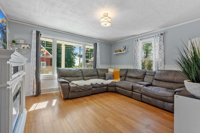 184 Regan St, Gardner, MA 01440