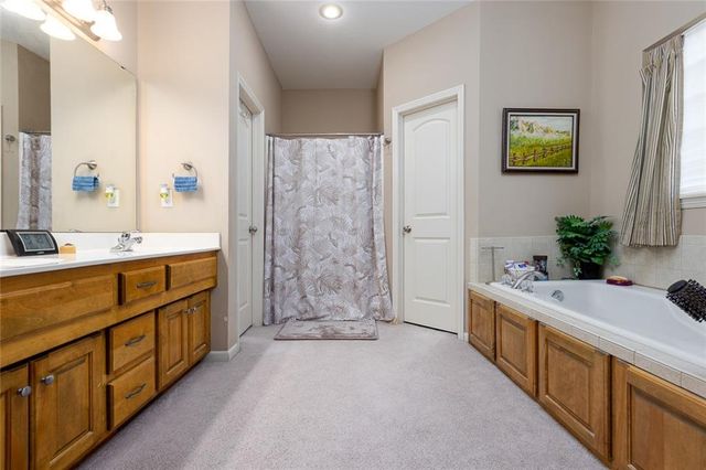 8925 NE 107th Terrace, Kansas City, MO 64157