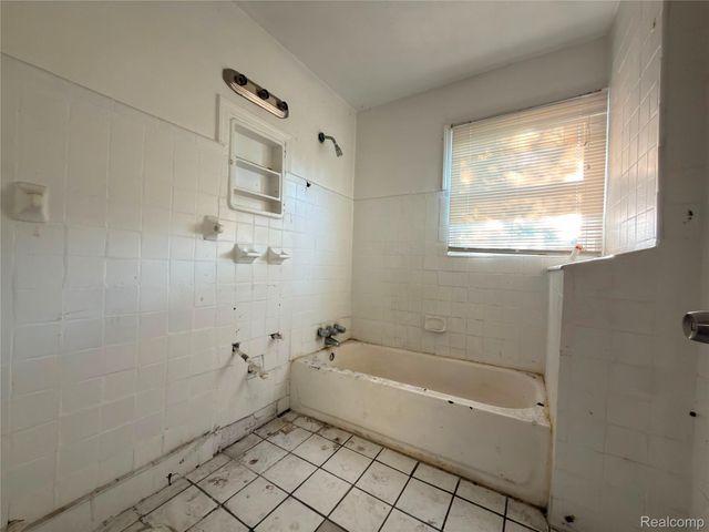 8566 KENTUCKY Street, Detroit, MI 48204