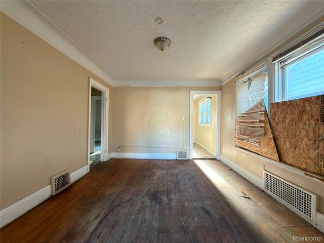 8566 KENTUCKY Street, Detroit, MI 48204