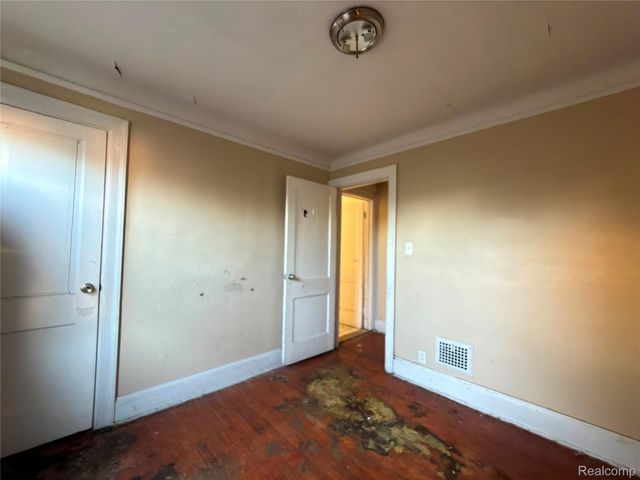 8566 KENTUCKY Street, Detroit, MI 48204