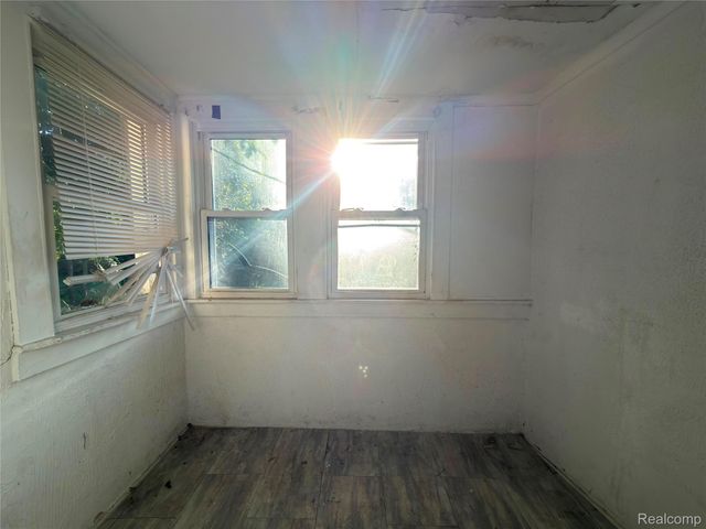 8566 KENTUCKY Street, Detroit, MI 48204