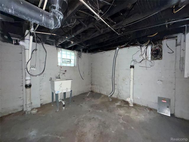 8566 KENTUCKY Street, Detroit, MI 48204
