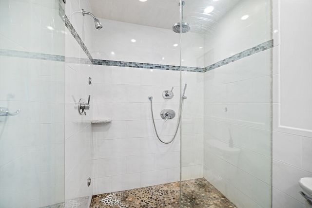 48 Valley Beach Ave 3, Hull, MA 02045