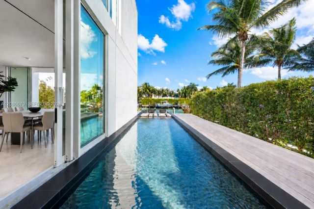 1011 W 48th Street 8, Miami Beach, FL 33140