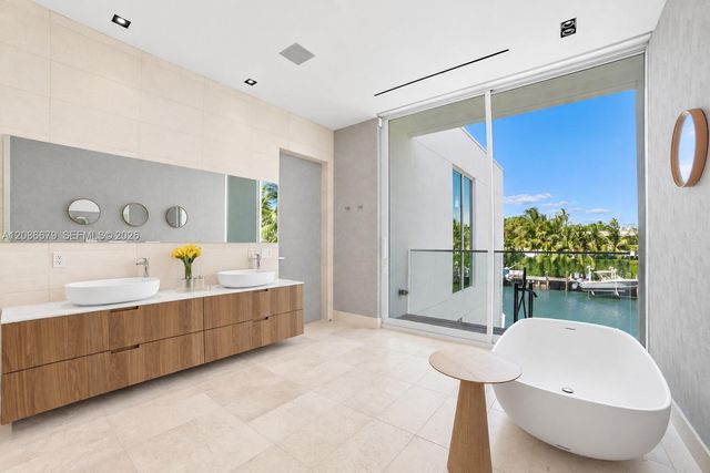 1011 W 48th Street 8, Miami Beach, FL 33140