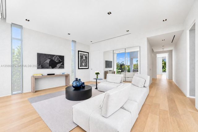 1011 W 48th Street 8, Miami Beach, FL 33140