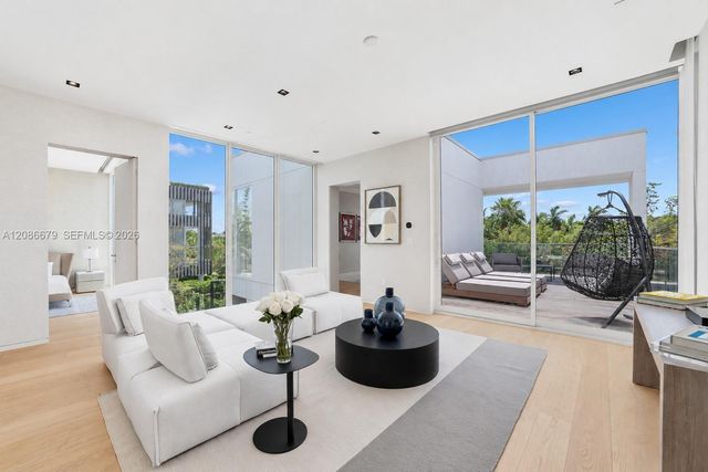 1011 W 48th Street 8, Miami Beach, FL 33140