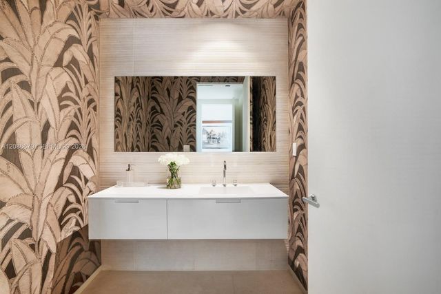 1011 W 48th Street 8, Miami Beach, FL 33140