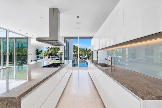 1011 W 48th Street 8, Miami Beach, FL 33140