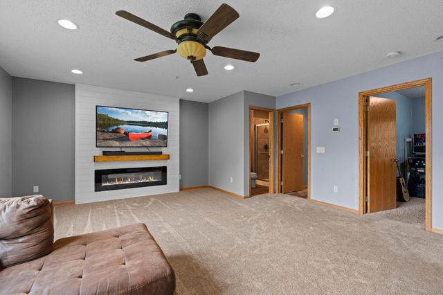 1221 118th Lane NE, Blaine, MN 55434