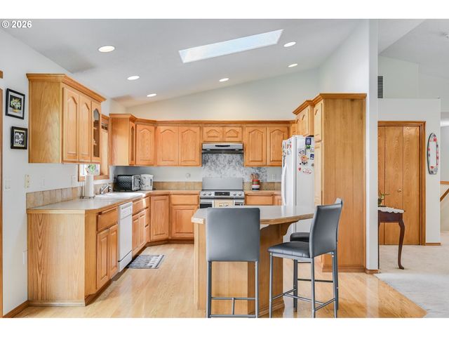 1035 WESTFARTHING Way Nw, Salem, OR 97304