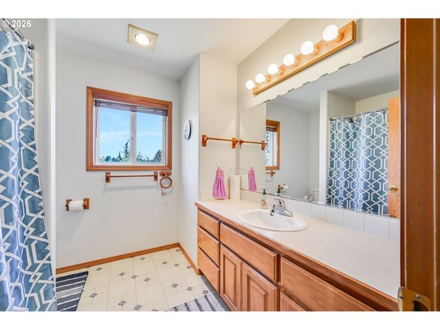 1035 WESTFARTHING Way Nw, Salem, OR 97304