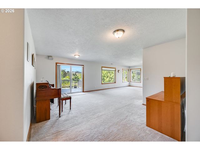 1035 WESTFARTHING Way Nw, Salem, OR 97304