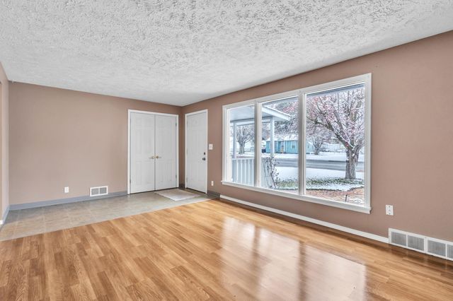 2017 N Laura St, Spokane, WA 99212