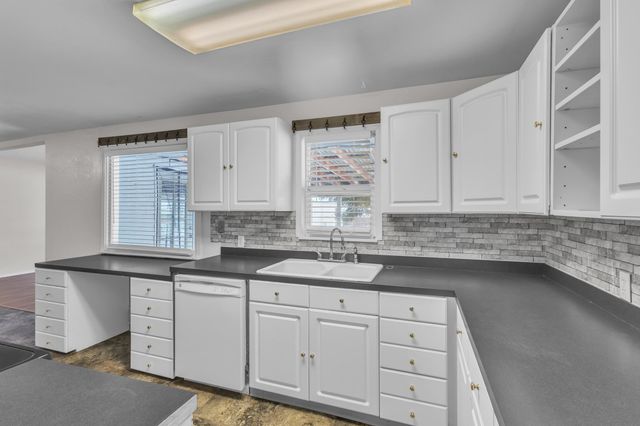 2017 N Laura St, Spokane, WA 99212