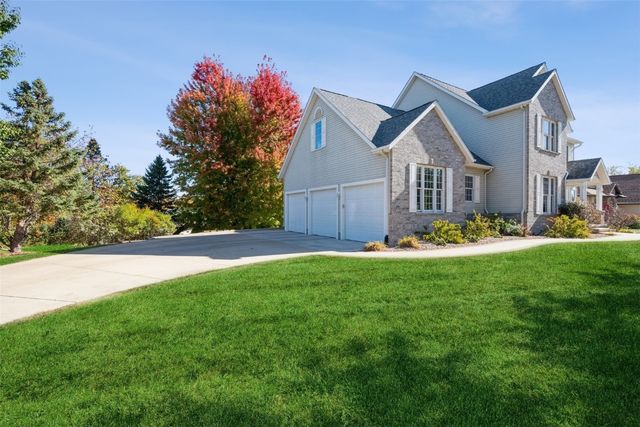 2726 Seneca Court NE, Cedar Rapids, IA 52402