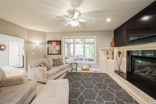 2726 Seneca Court NE, Cedar Rapids, IA 52402