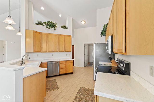 5855 W Port Drive, Mccordsville, IN 46055