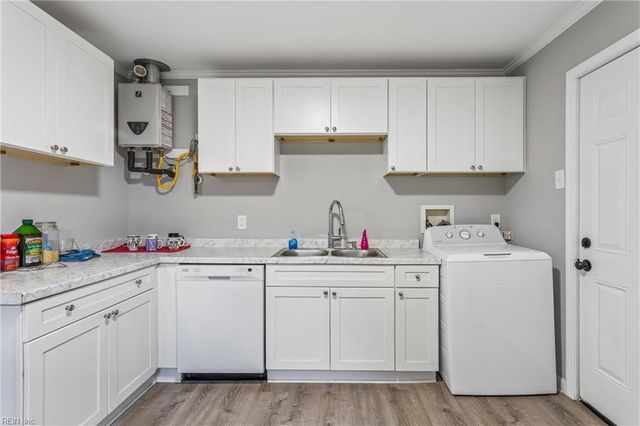1949 Long Green LN, Hampton, VA 23663