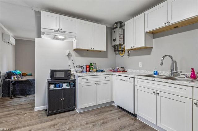 1949 Long Green LN, Hampton, VA 23663