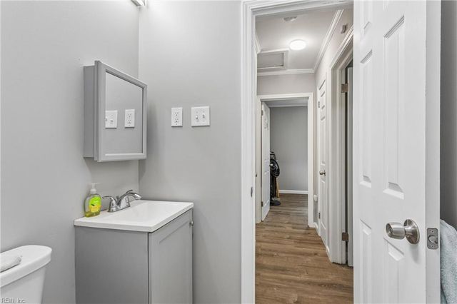 1949 Long Green LN, Hampton, VA 23663