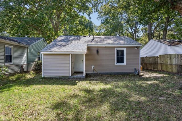 1949 Long Green LN, Hampton, VA 23663