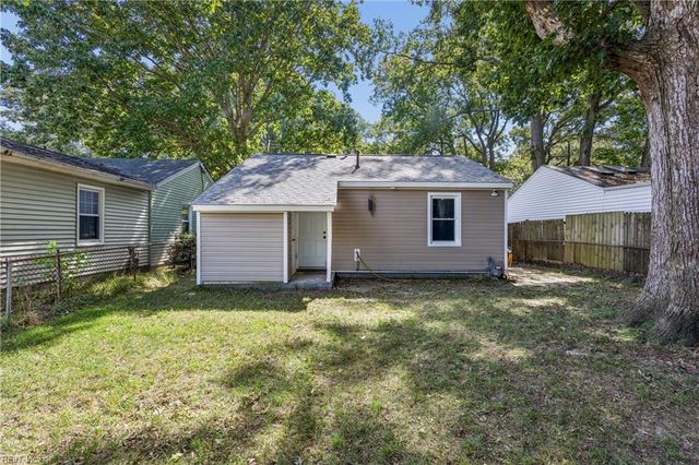 1949 Long Green LN, Hampton, VA 23663