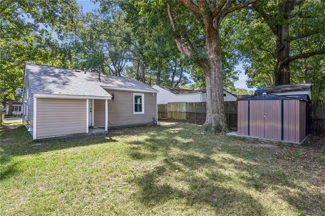 1949 Long Green LN, Hampton, VA 23663