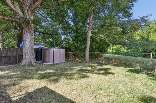 1949 Long Green LN, Hampton, VA 23663