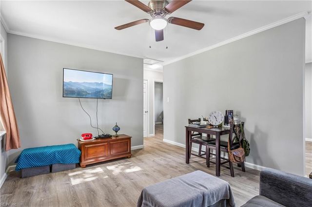 1949 Long Green LN, Hampton, VA 23663