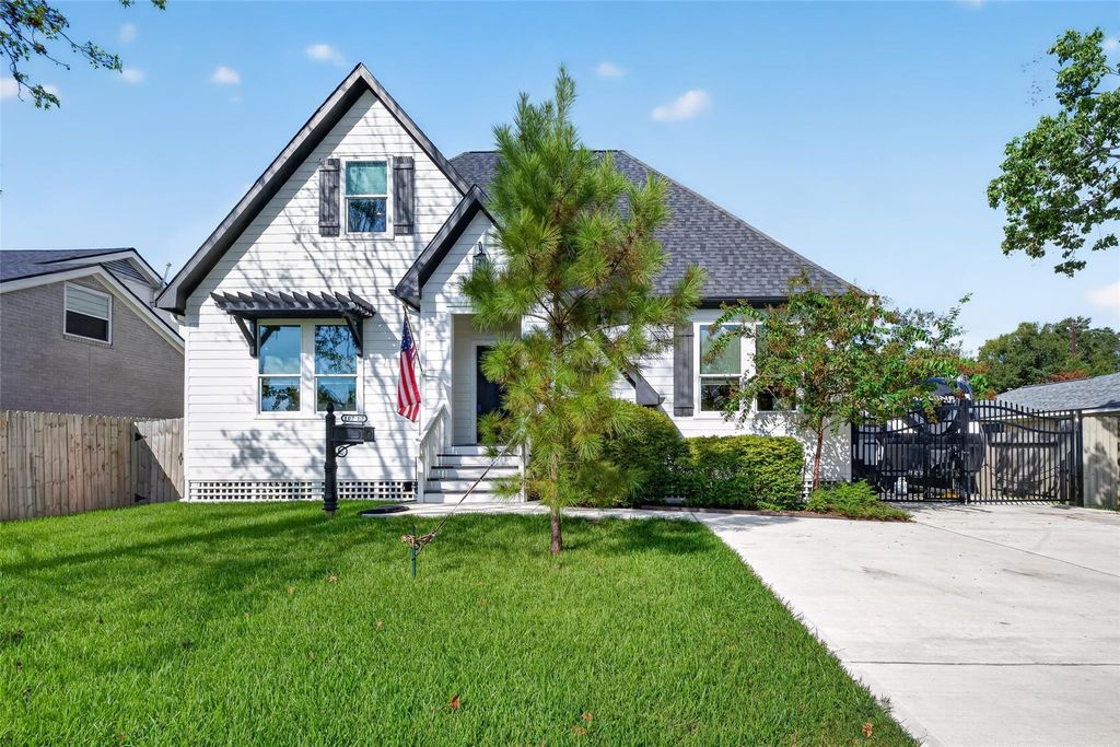 107.5 Shirleen Drive, Seabrook, TX 77586