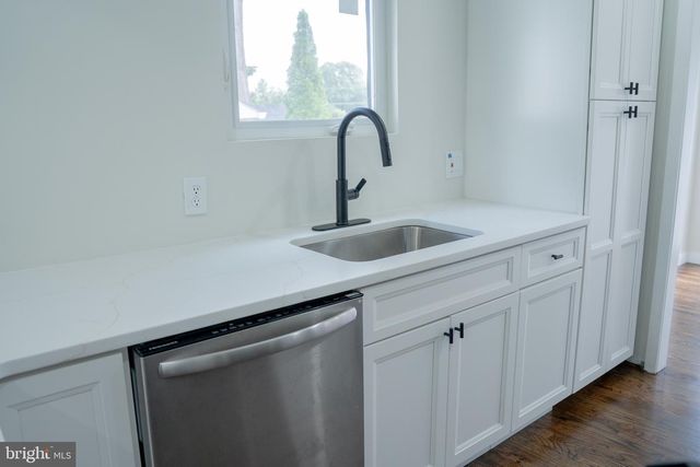 1229 SIMMONS DR, Rockville, MD 20851