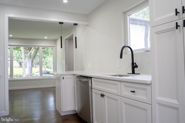 1229 SIMMONS DR, Rockville, MD 20851