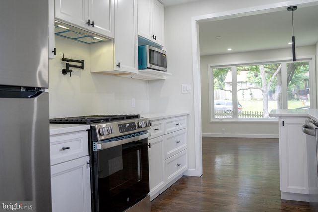1229 SIMMONS DR, Rockville, MD 20851