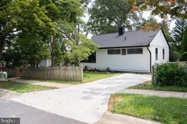 1229 SIMMONS DR, Rockville, MD 20851
