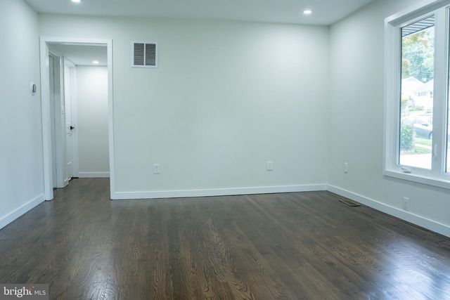 1229 SIMMONS DR, Rockville, MD 20851