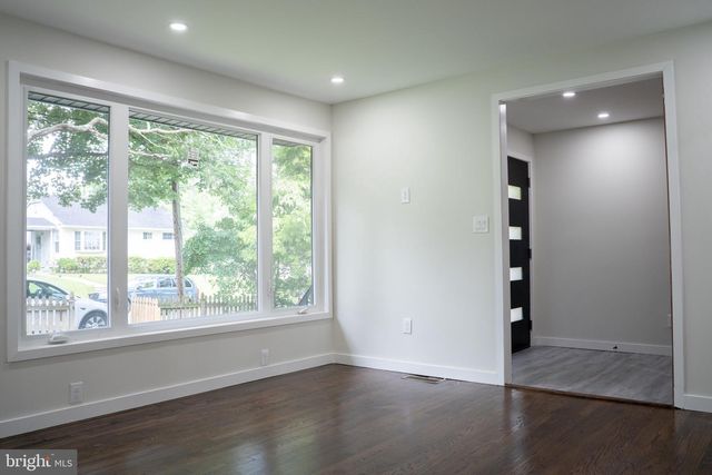 1229 SIMMONS DR, Rockville, MD 20851