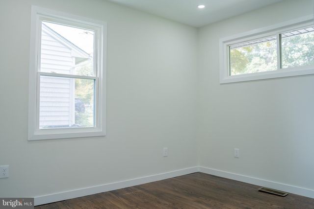 1229 SIMMONS DR, Rockville, MD 20851
