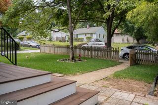 1229 SIMMONS DR, Rockville, MD 20851